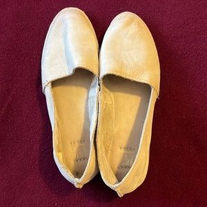 Frye cream leather flats size 8